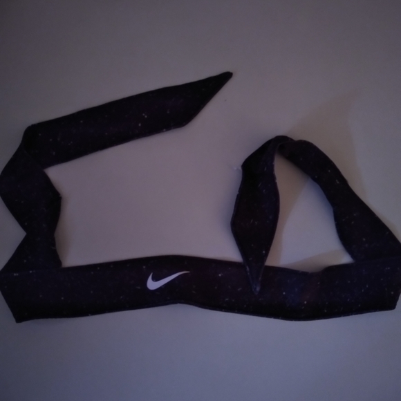 nike hand band